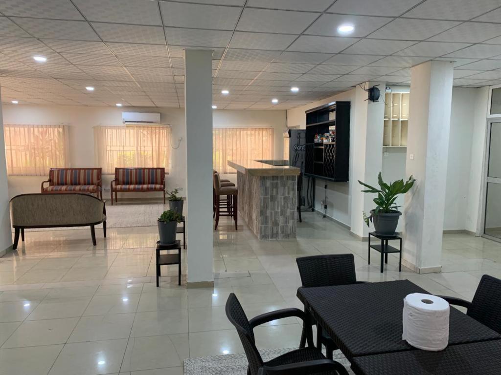 Sky Inn Hotel Freetown Exterior foto