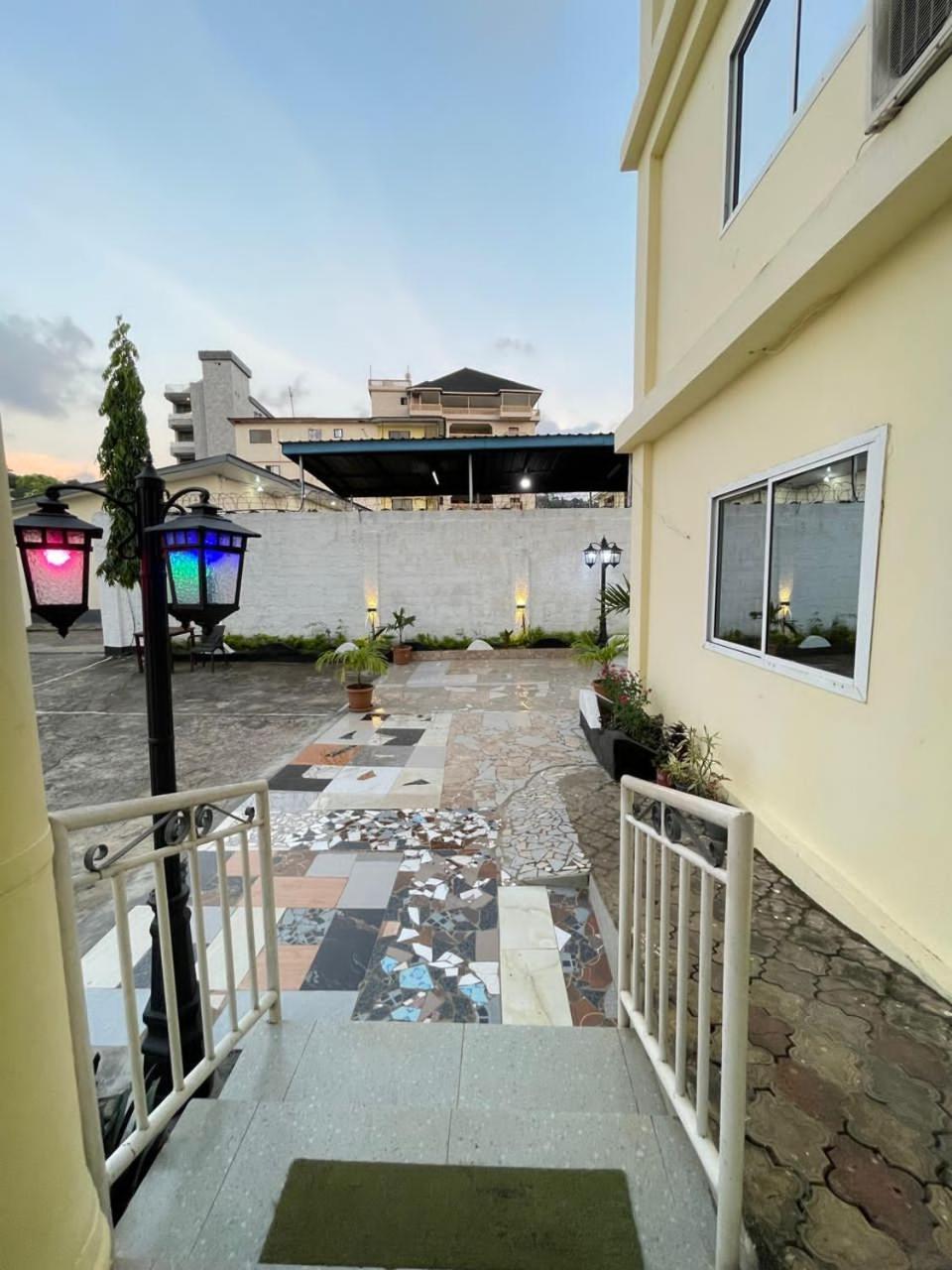 Sky Inn Hotel Freetown Exterior foto